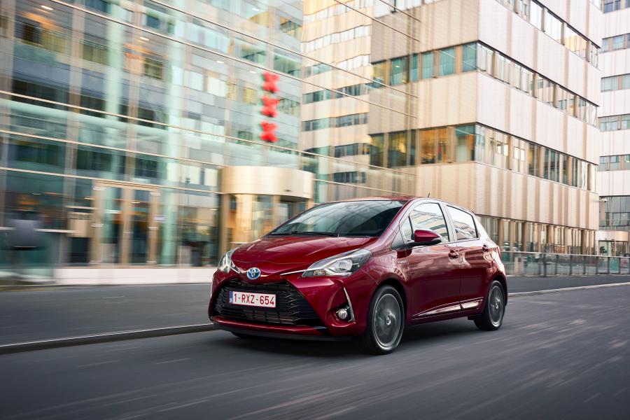  Toyota Yaris Hybrid 2017 года  (фото 3 из 15)